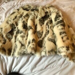 Faux fur cape .One size. Ivory and gray. Hand made